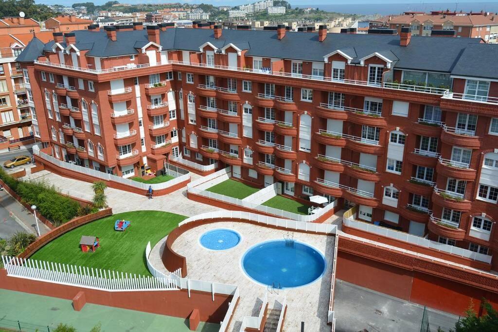 Castro Holidays - Centrico Piscina Urbanizacion Garaje Gratis Castro Urdiales Exterior photo