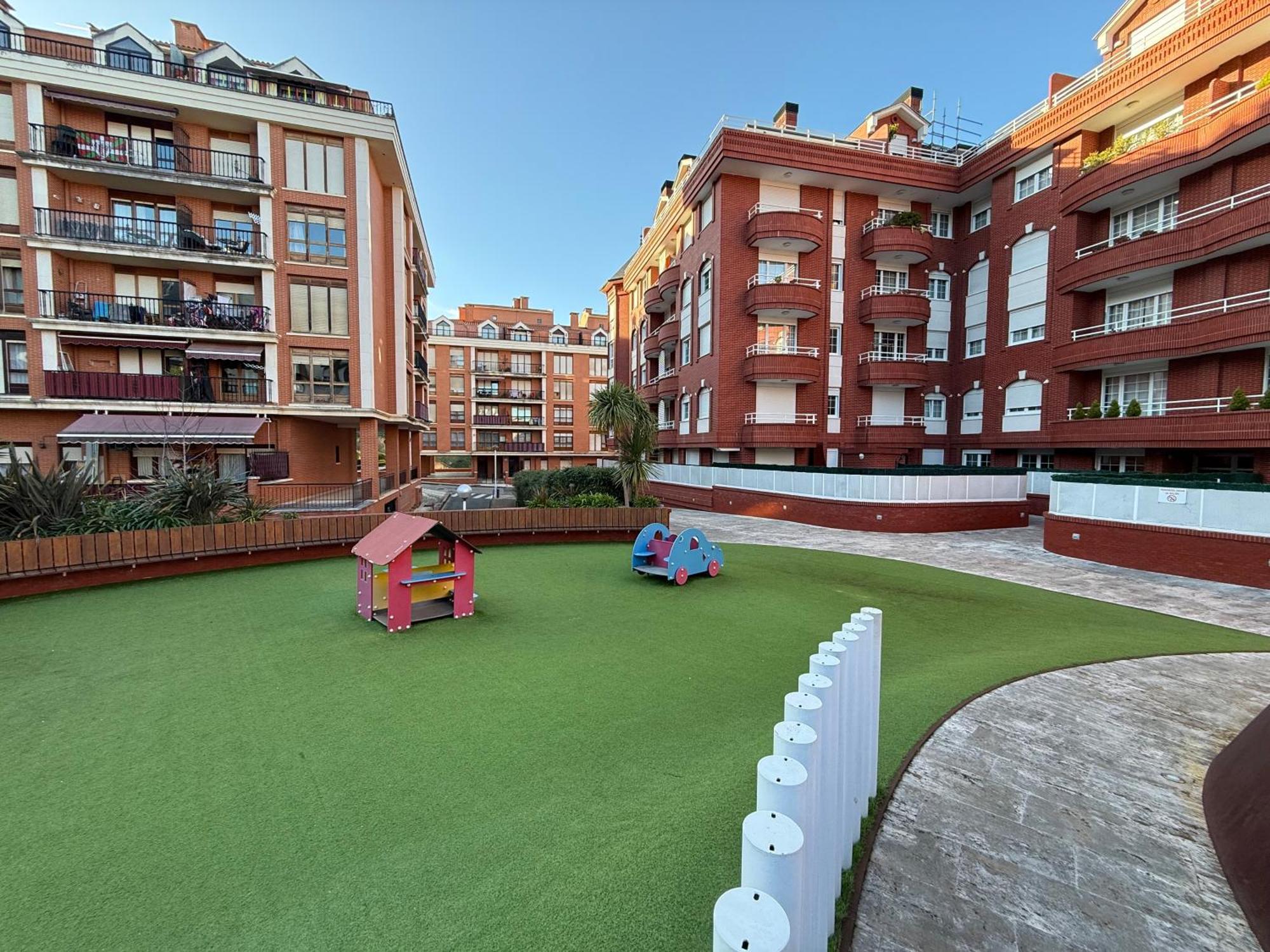 Castro Holidays - Centrico Piscina Urbanizacion Garaje Gratis Castro Urdiales Exterior photo