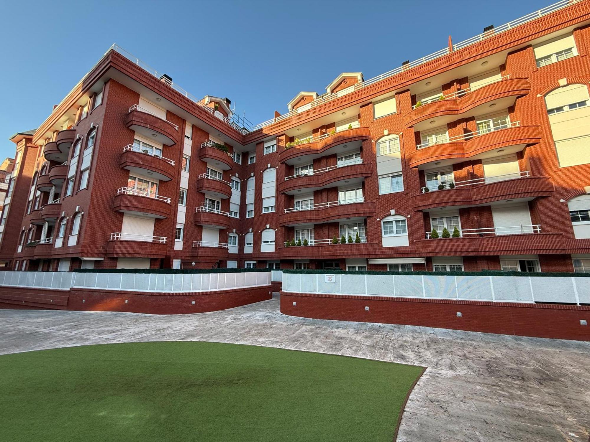 Castro Holidays - Centrico Piscina Urbanizacion Garaje Gratis Castro Urdiales Exterior photo